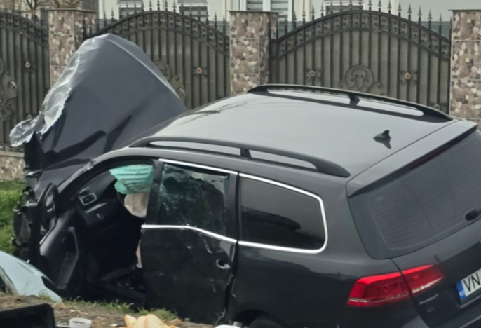 accident-grav-pe-„soseaua-mortii”-e85:-o-fetita-de-1-an-si-9-luni-si-4-adulti-au-ajuns-la-spital