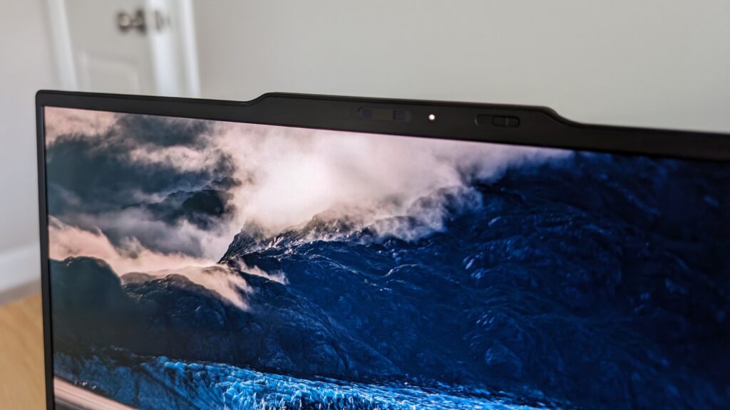 de-ce-trebuie-sa-acoperi-camera-laptopului-intotdeauna.-sfaturile-specialistilor