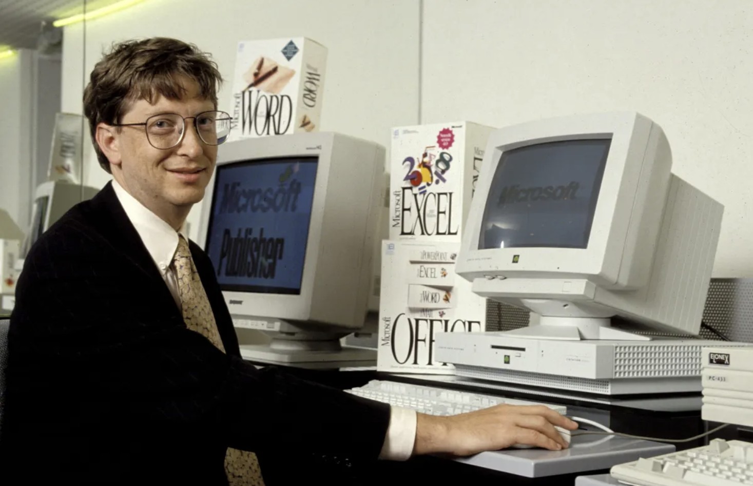 microsoft-implineste-50-de-ani,-dar-aniversarea-are-un-gust-amar,-spune-bill-gates