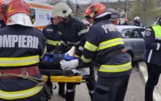 doua-persoane-au-fost-ranite-dupa-ce-masina-in-care-se-aflau-a-lovit-o-conducta-de-gaz