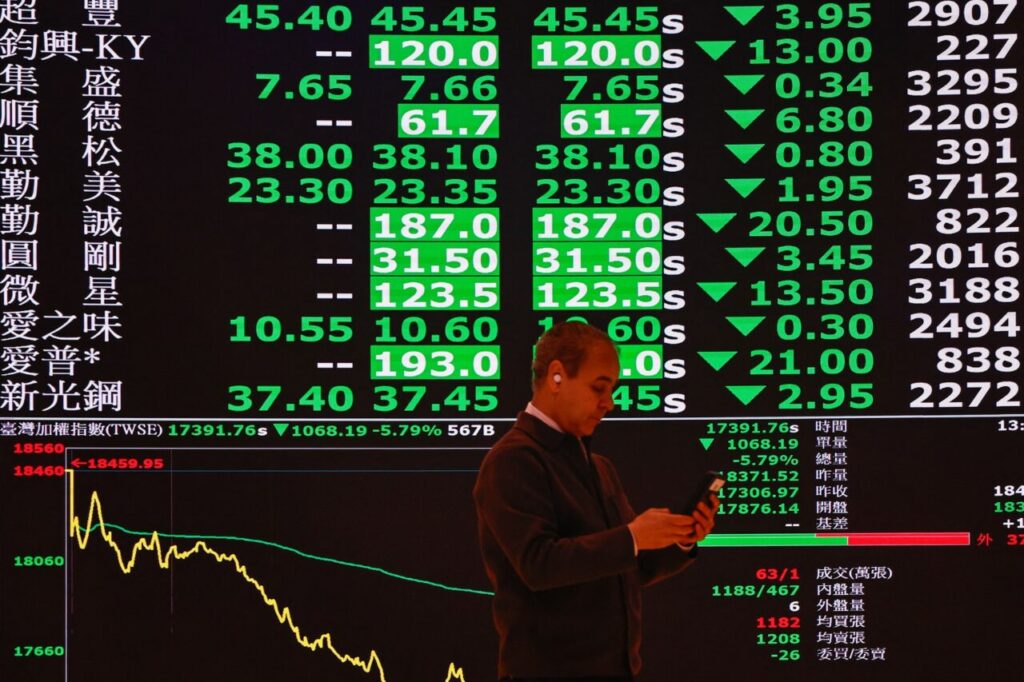 trump-amana-aplicarea-tarifelor-pe-baza-de-reciprocitate,-dar-le-majoreaza-pe-cele-impuse-chinei