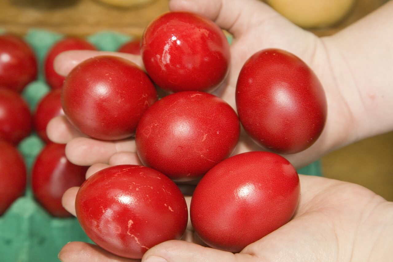 vopsirea-oualor-are-la-baza-obiceiuri-pagane