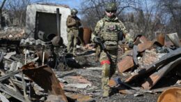 sute-de-etnici-germani-mor-pentru-rusia-in-ucraina.-un-singur-om-le-urmareste-destinele-pierdute