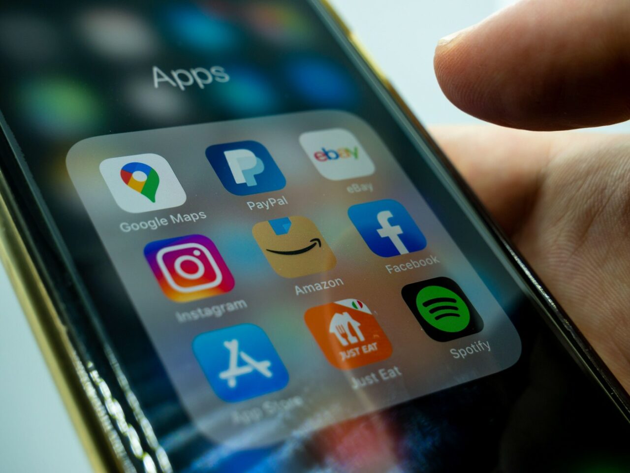 5-aplicatii-populare-care-iti-spioneaza-fiecare-pas