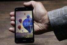 amazon-reinventeaza-smartphone-ul:-un-telefon-cu-ecran-3d-in-care-imaginile-plutesc