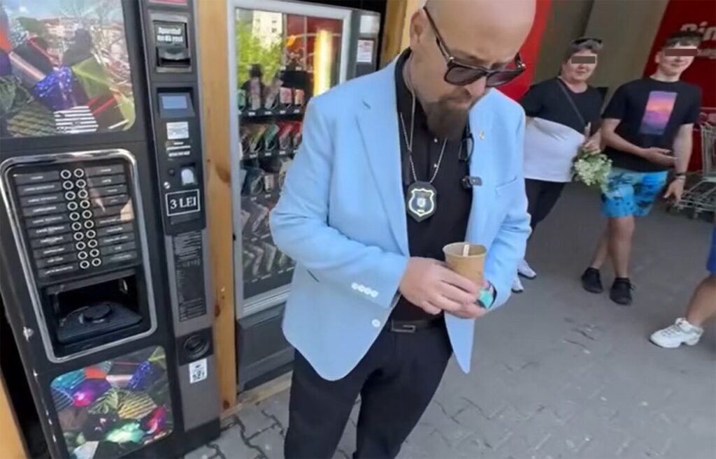 piedone-a-cumparat-o-cafea-la-3-lei,-dintr-un-automat-din-suceava.-ce-a-primit,-de-fapt,-seful-anpc