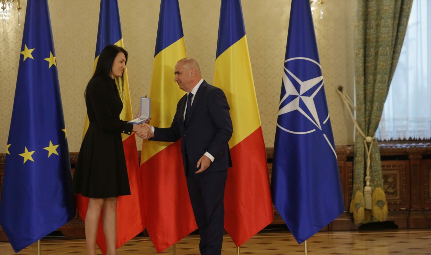 cristina-neagu,-decorata-de-ilie-bolojan:-in-semn-de-multumire-pentru-ce-ati-facut-pentru-romania