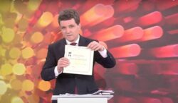 nicusor-dan-a-venit-cu-diploma-de-bacalaureat,-in-original,-la-dezbatere.-ce-note-a-luat-la-probe