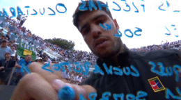 ce-a-putut-sa-scrie-carlos-alcaraz-pe-camera-tv.-fanii-au-ramas-bulversati