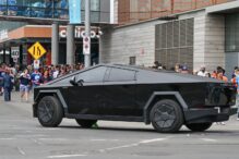 tesla-s-a-dus-in-cap.-muncitorii-care-produc-cybertruck-au-fost-trimisi-acasa