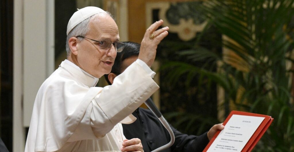 cat-costa-ceasul-papei-leon-al-xiv-lea.-l-a-purtat-si-la-intalnirea-cu-sinner