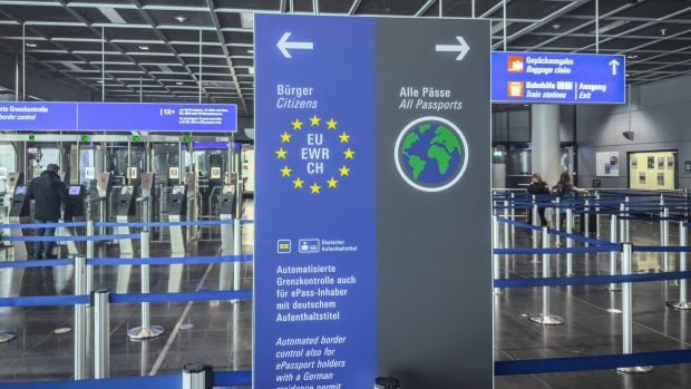 rusii,-din-nou-in-europa:-record-de-vize-schengen-acordate-in-2024