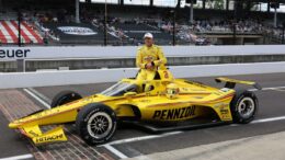 cum-s-a-dezintegrat-o-masina-la-400-km/h,-dupa-ce-a-zburat-efectiv-de-pe-drum