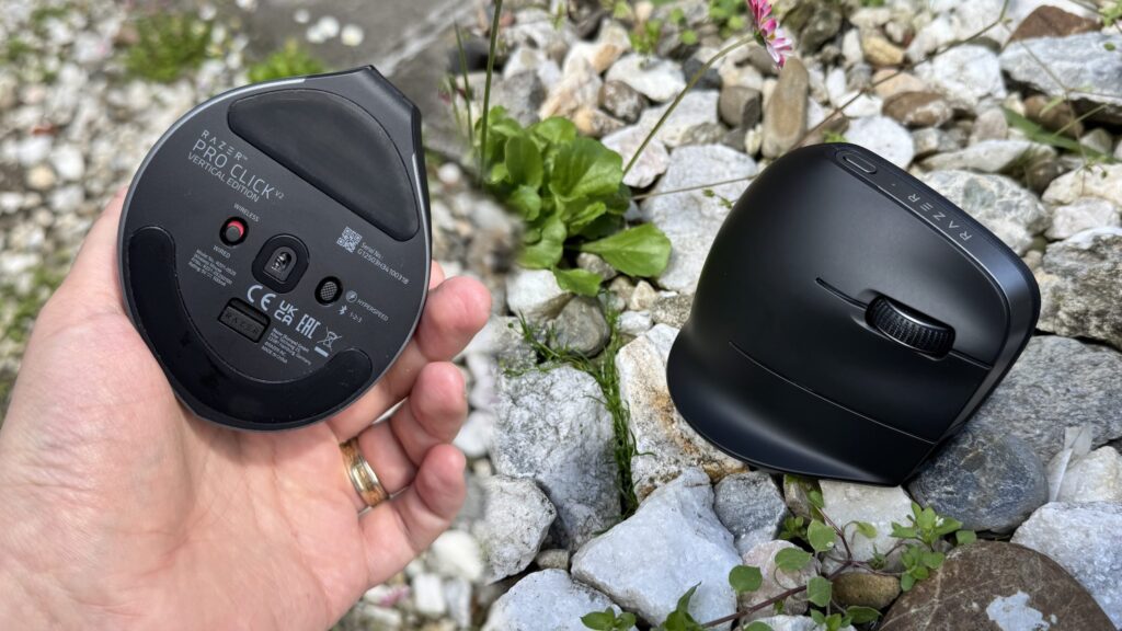 razer-pro-click-v2-vertical-–-mouse-ul-ergonomic-la-granita-dintre-business-si-gaming