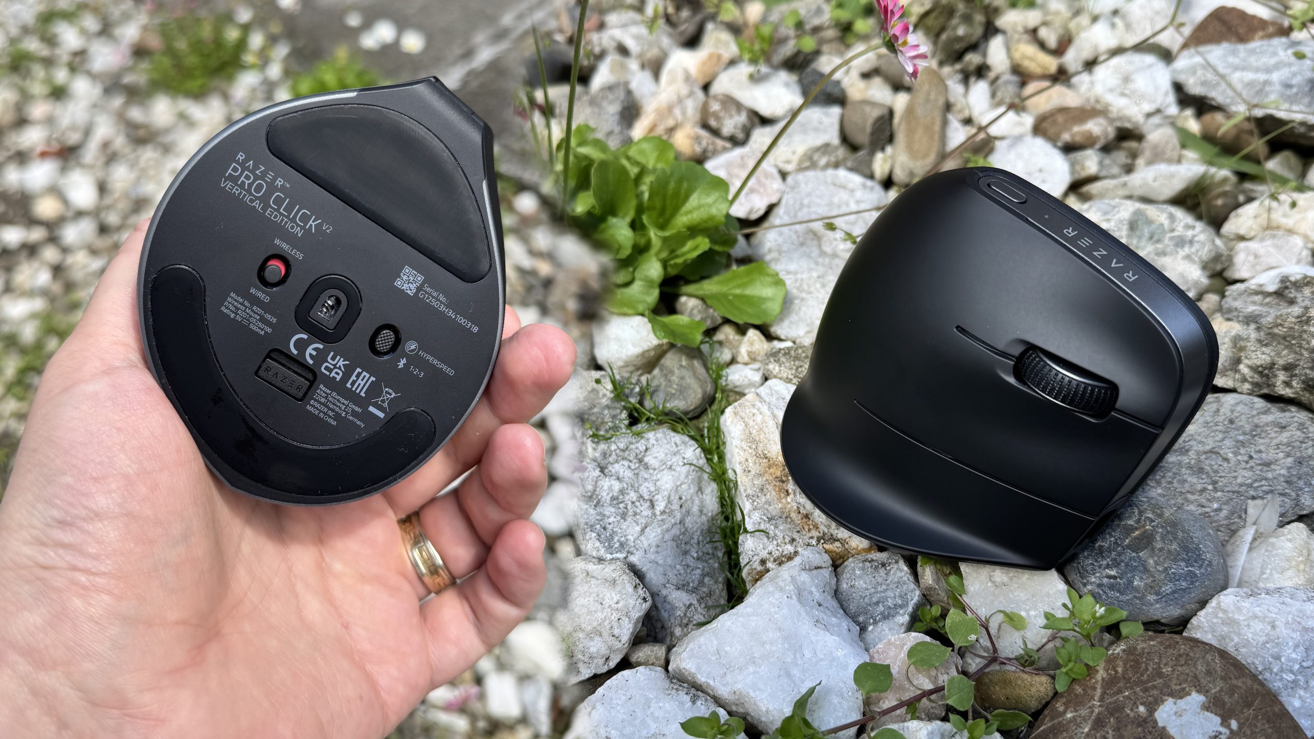 razer-pro-click-v2-vertical-–-mouse-ul-ergonomic-la-granita-dintre-business-si-gaming