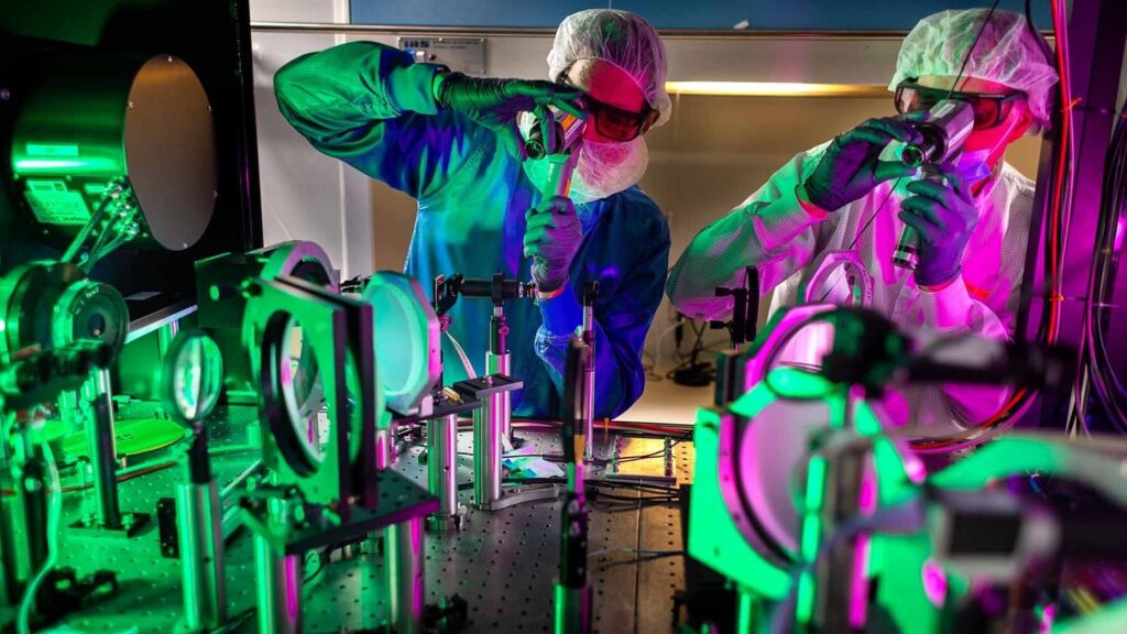 sua-a-testat-cel-mai-puternic-laser-din-istoria-tarii:-la-ce-ar-putea-fi-folosit-in-viitor-zeus