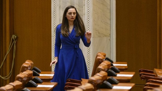 revolta-in-pot.-anamaria-gavrila,-acuzata-de-abordari-isterice,-extremism-si-sete-de-putere