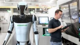 robotii-umanoizi-pe-linia-de-asamblare:-cat-de-aproape-suntem-de-inlocuirea-muncitorilor-auto?