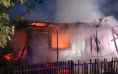 casa-unei-femei-de-90-de-ani-a-fost-distrusa-de-un-incendiu-devastator