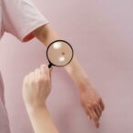 studiu:-care-sunt-partile-corpului-unde-barbatii-si-femeile-dezvolta-cancer-de-piele