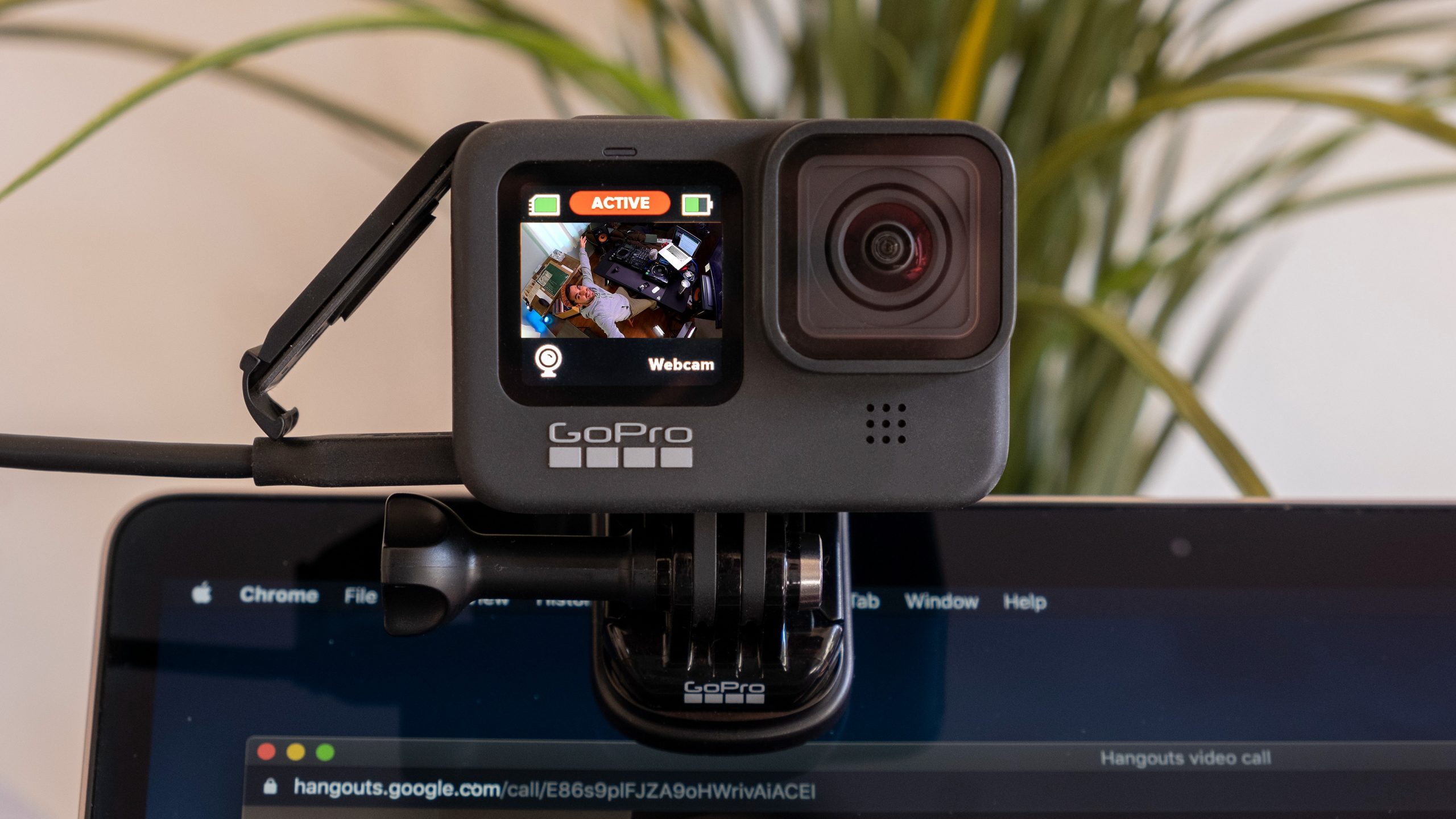 cum-transformi-camera-de-actiune-gopro-hero-intr-un-webcam-de-laptop