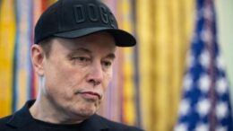 elon-musk-a-mers-cu-ochiul-vanat-la-casa-alba:-hai,-da-mi-un-pumn-in-fata|-video