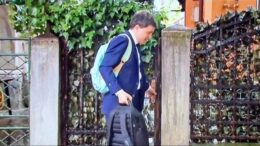 nicusor-dan-a-iesit-din-casa-cu-ghiozdanul-copiilor,-in-ziua-in-care-devine-presedintele-romaniei