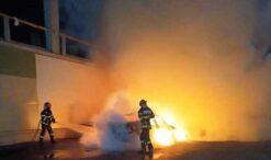 un-autoturism-a-fost-distrus-de-un-incendiu-noaptea-trecuta