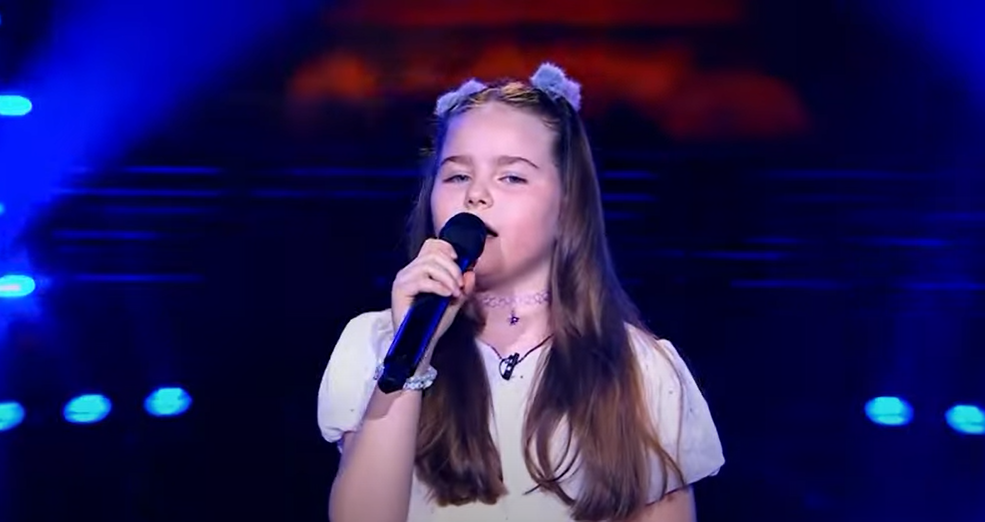 la-numai-8-ani,-nepoata-lui-adrian-paunescu-cucereste-juratii-la-vocea-portugaliei