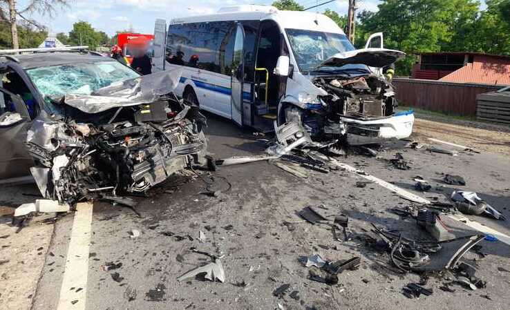 19-persoane-implicate-intr-un-grav-accident-rutier-produs-in-aceasta-dupa-amiaza