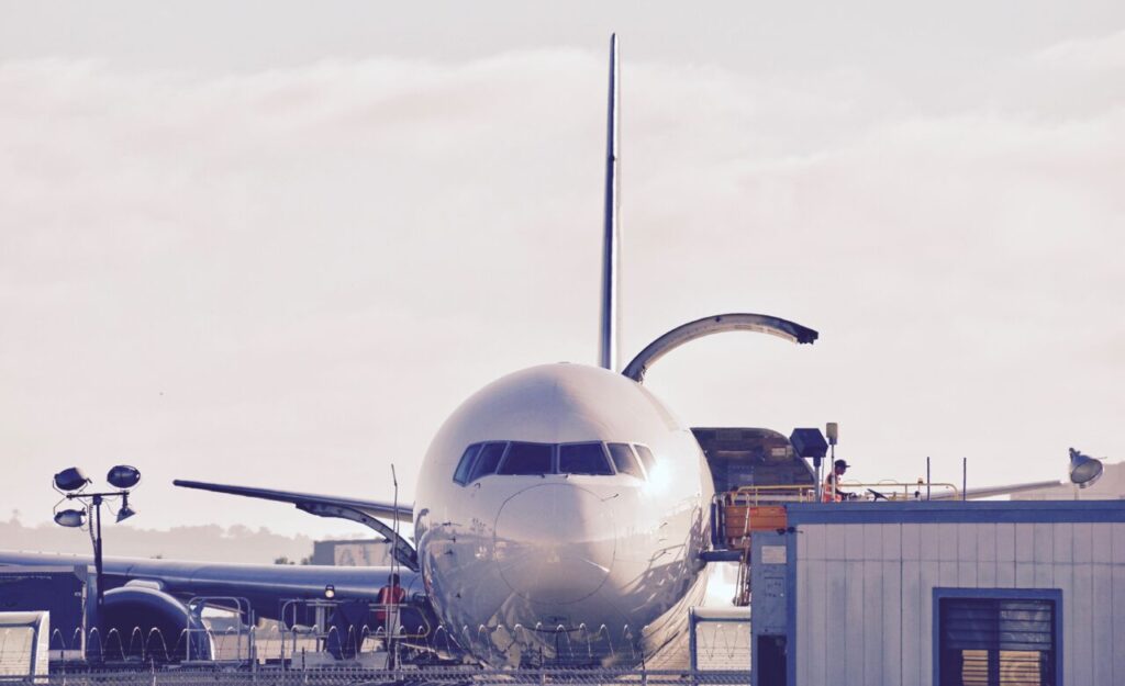 incident-pe-aeroportul-otopeni.-o-pista-a-fost-inchisa-din-cauza-unei-surubelnite