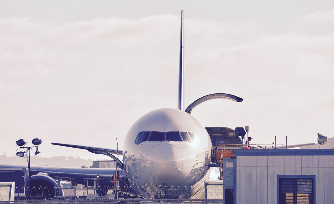 incident-pe-aeroportul-otopeni.-o-pista-a-fost-inchisa-din-cauza-unei-surubelnite