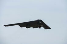 bombardiere-b-2,-capabile-sa-poarte-bombe-anti-buncar,-au-decolat-din-sua-deasupra-pacificului