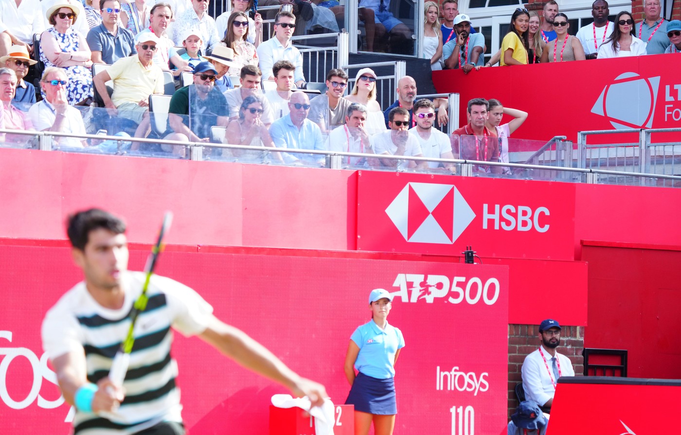 carlos-alcaraz,-sustinut-din-tribune-de-emma-raducanu:-a-fost-frumos-sa-o-am-acolo