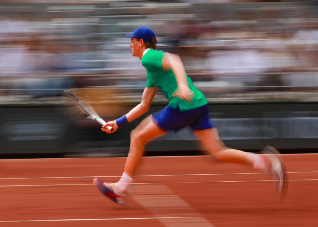 de-ce-e-jannik-sinner-numarul-unu-atp.-e-robot,-o-piesa-de-masina