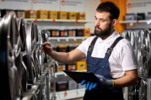 tarifele-lui-trump-accelereaza-disponibilizarile-in-industria-pieselor-auto