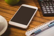 locurile-in-care-nu-ai-voie-sa-tii-telefonul-mobil.-greseala-pe-care-o-fac-milioane-de-romani