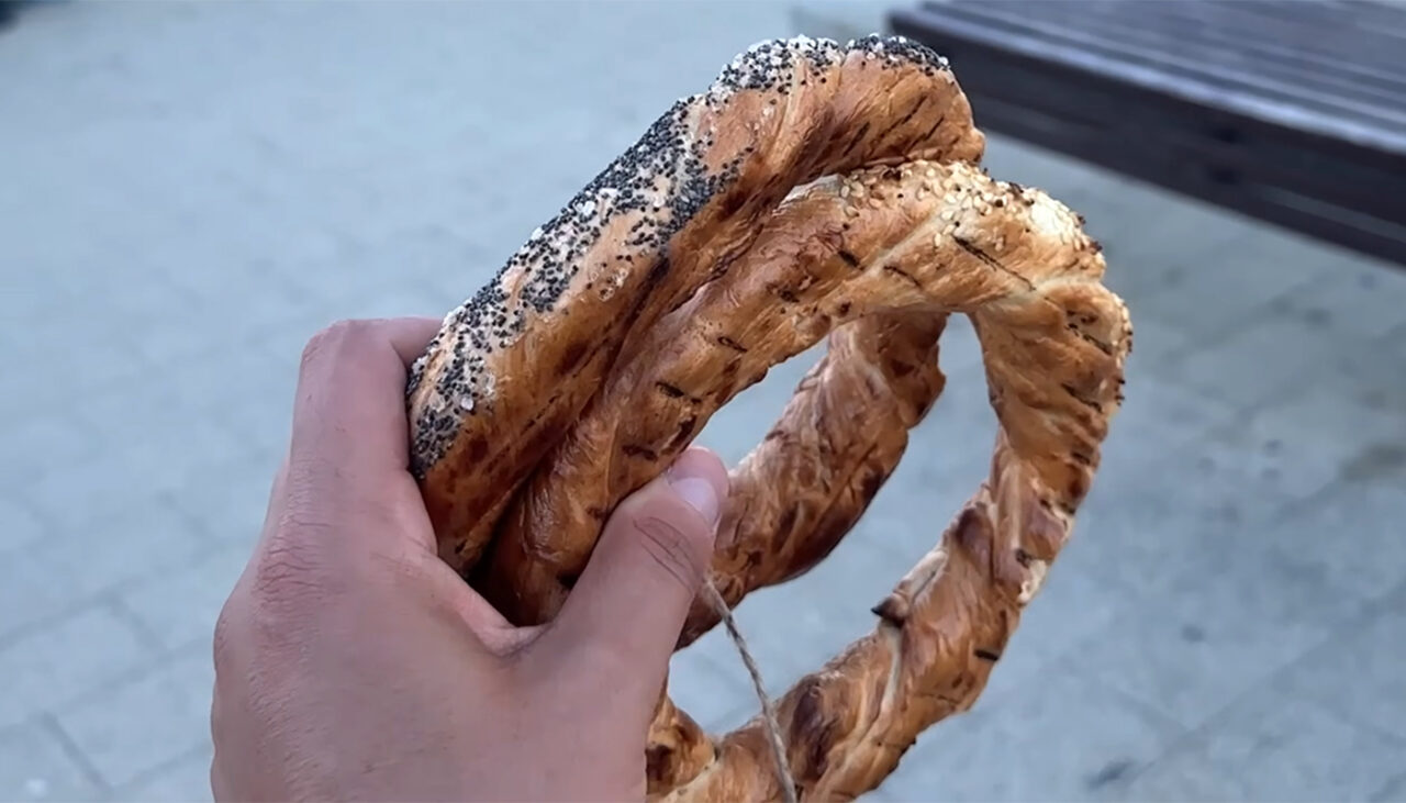 cat-a-platit-alexandru-din-bucuresti-pentru-2-covrigi-in-mamaia:-„mama,-cum-se-duc-banii-de-pe-card!”