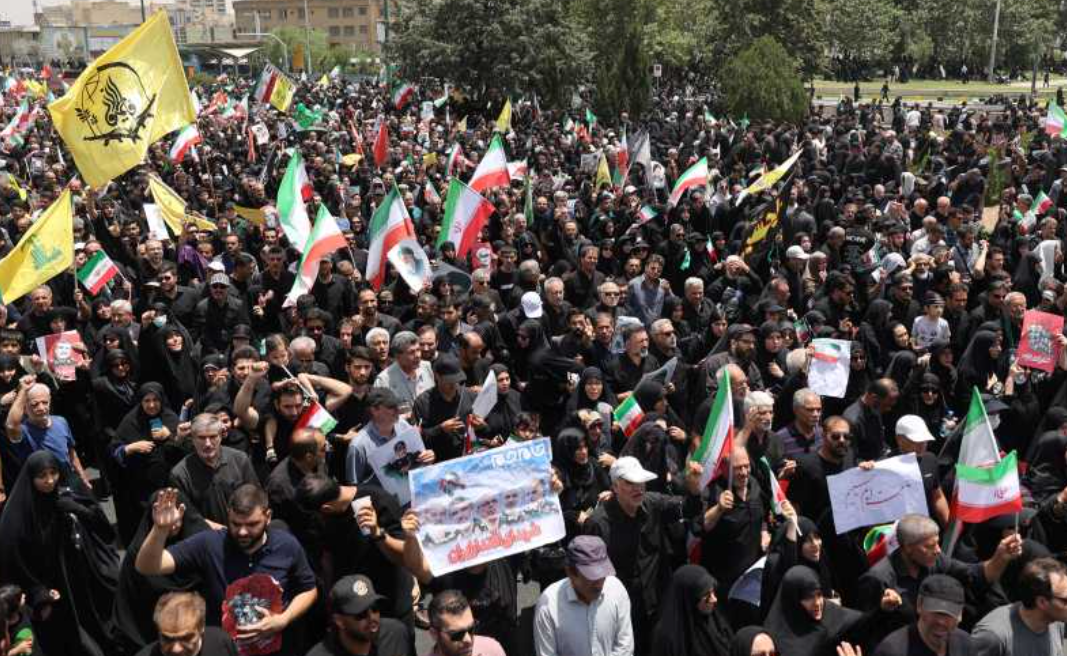 funeralii-impresionante-la-teheran.-iranul-si-a-comemorat-martirii-nucleari-ucisi-de-israel