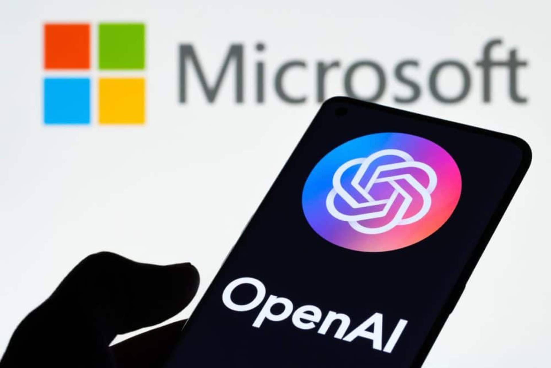 microsoft-vs-openai:-parteneriatul-de-miliarde-care-risca-sa-explodeze-cu-zgomot
