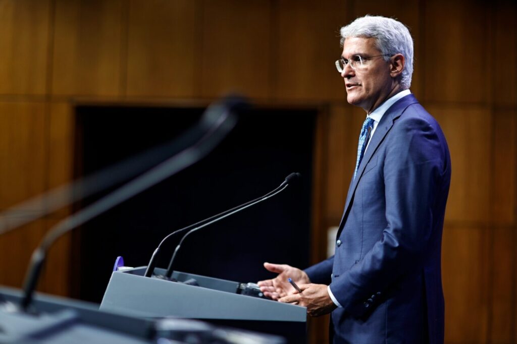 ministrul-fondurilor-europene:-tara-risca-sa-intre-in-colaps,-fara-masuri-dure