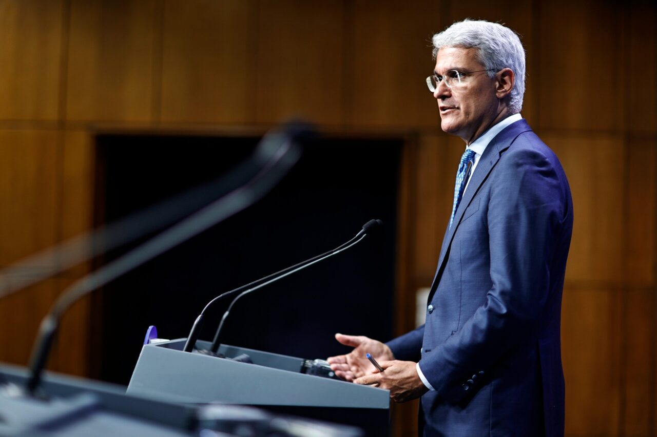 ministrul-fondurilor-europene:-tara-risca-sa-intre-in-colaps,-fara-masuri-dure