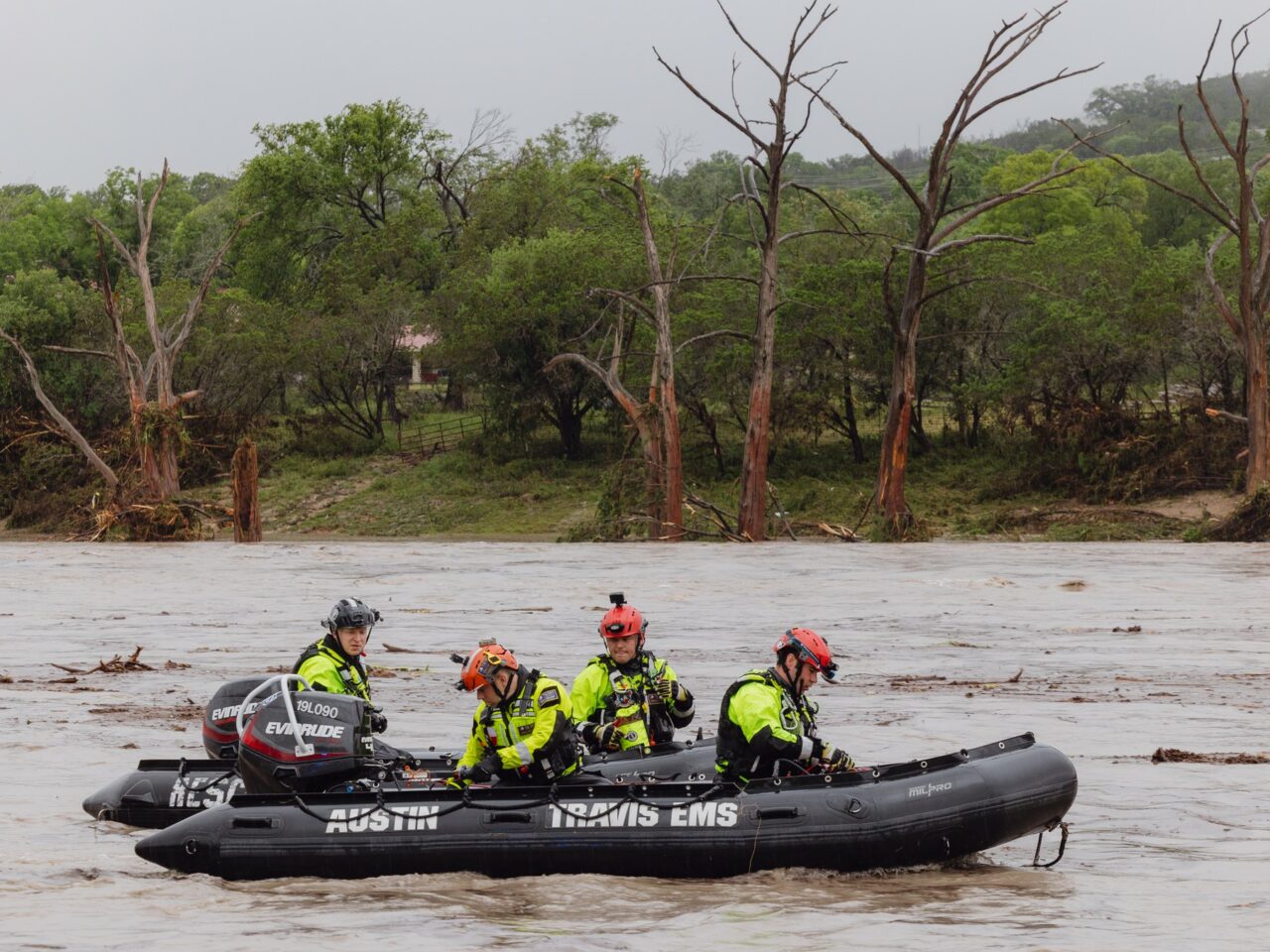 inundatii-istorice-in-texas:-24-de-morti-si-zeci-de-copii-disparuti!