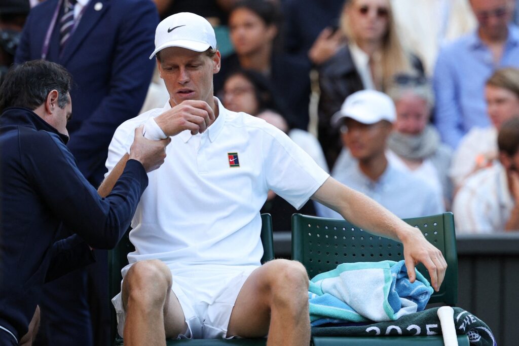 jannik-sinner-e-la-un-pas-sa-abandoneze-turneul-de-la-wimbledon.-asteapta-rezultatul-rmn