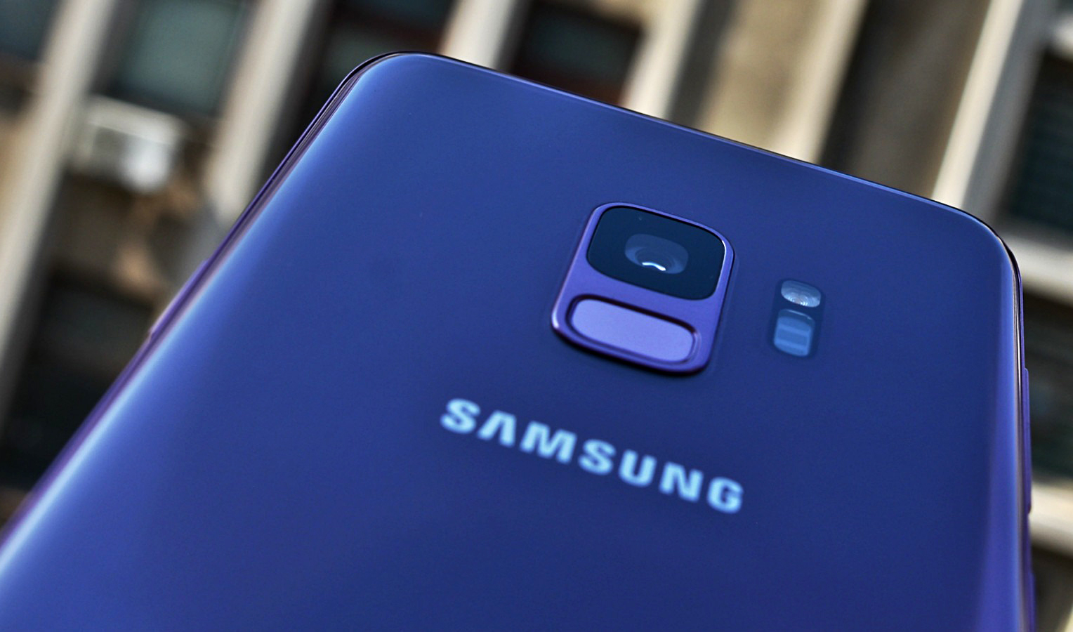 samsung-vrea-sa-lanseze-bijuterii-inteligente-cu-ai:-cercei,-inele-si-coliere,-in-loc-de-telefoane