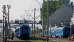 locomotiva-in-flacari-la-intrarea-in-pascani:-32-de-copii-si-20-de-adulti-evacuati-de-urgenta
