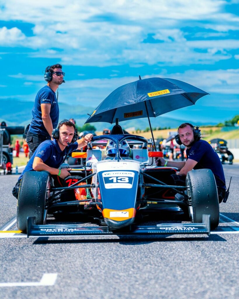 vom-avea-un-roman-in-marele-circ?-raspunsul-unui-manager-italian-din-formula-4-ne-da-sperante