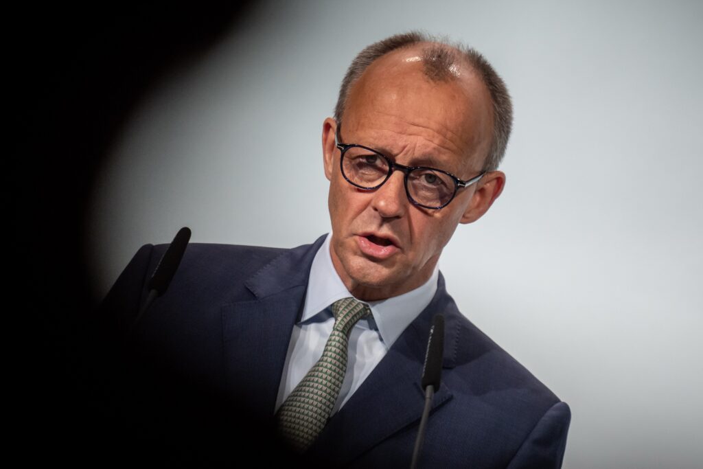 cancelarul-german-merz-viziteaza-londra-pentru-primul-tratat-de-prietenie-post-brexit