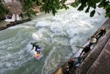 surfing-in-centrul-orasului-munchen.-s-a-redeschis-una-dintre-principalele-atractii-ale-zonei