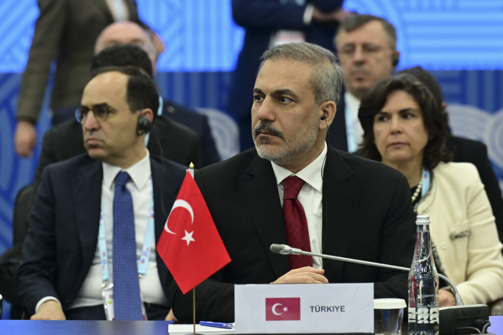 ministrul-turc-de-externe-ii-cere-lui-marco-rubio-oprirea-imediata-a-conflictului-din-siria